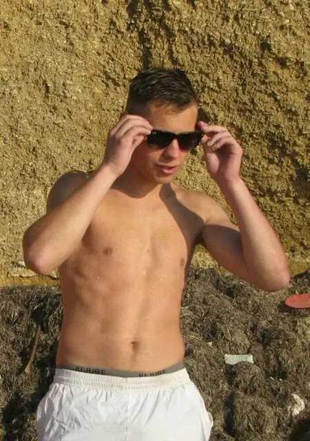 Я Николай, 27, из Темрюка, ищу знакомства без обязательств