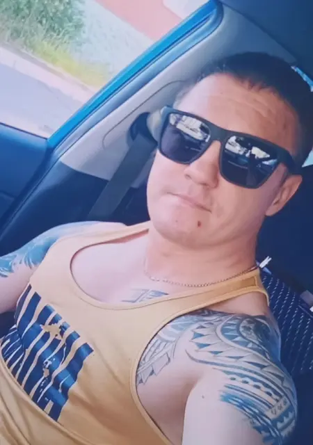 Роман из Сургута, ищу на сайте знакомства на одну ночь