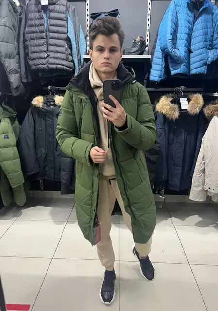 Я Янчик, 20, знакомлюсь на одну ночь в Новомосковске