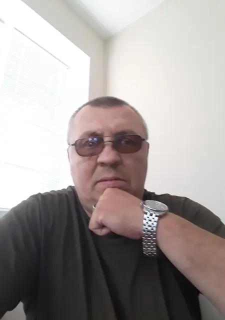 Саша из Чернигова, мне 54, познакомлюсь для приятного времяпровождения