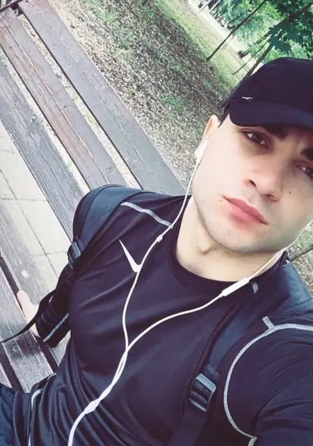 Арсен из Феодосии, ищу на сайте общение