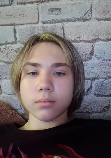 Иван из Смоленска, мне 20, познакомлюсь на одну ночь