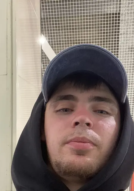 Я Кирилл, 25, знакомлюсь для вирта в Воронеже