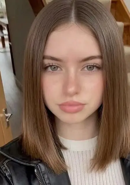 Я Варя, 18, из Омска, ищу знакомства без обязательств