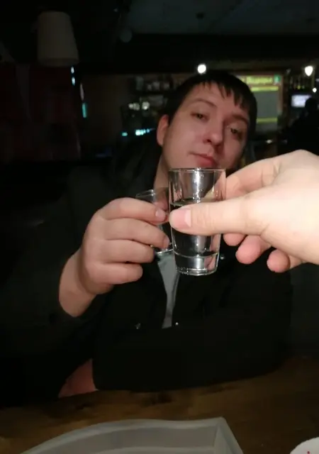 Я Александр, 25, из Шексны, ищу знакомства на одну ночь