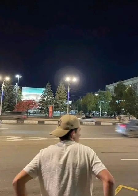 Я Эмир, 21, из Сочи, ищу знакомство для открытые отношения