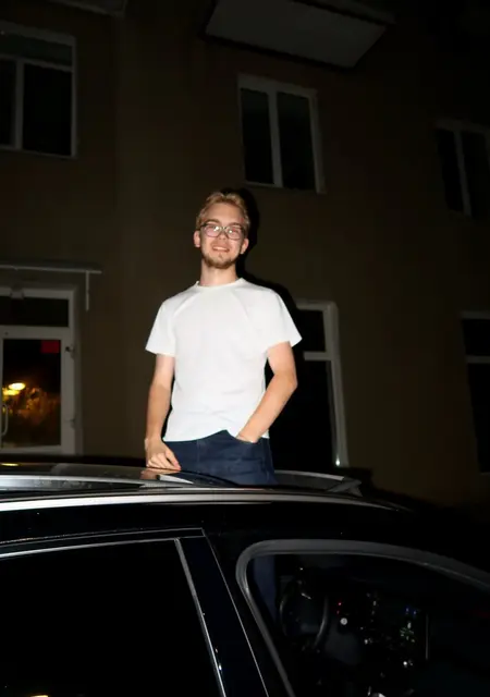 Владимир из Саратова, мне 21, познакомлюсь без обязательств