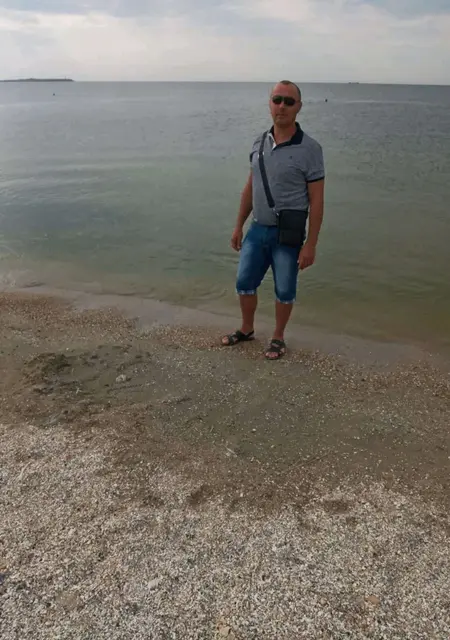 Я Андрій, 41 років з Львова, шукаю знайомства на одну ніч