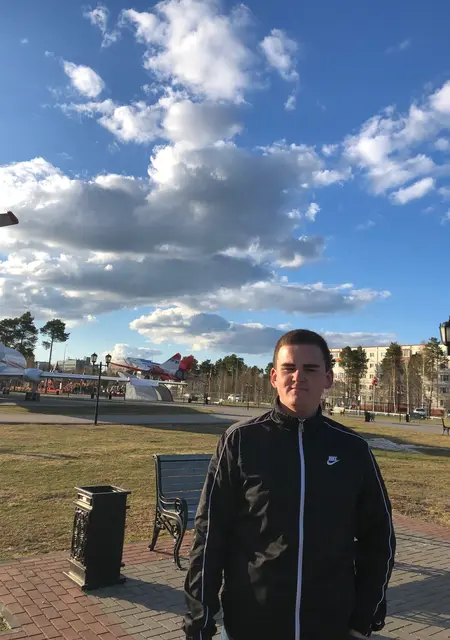 Я Дима, 24, из Когалыма, ищу знакомство для приятного времяпровождения