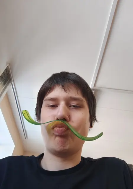 Денис из Мурманска, мне 18, познакомлюсь на одну ночь