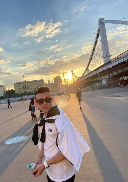 Я Слава, 25, из Лобни, ищу знакомства на одну ночь