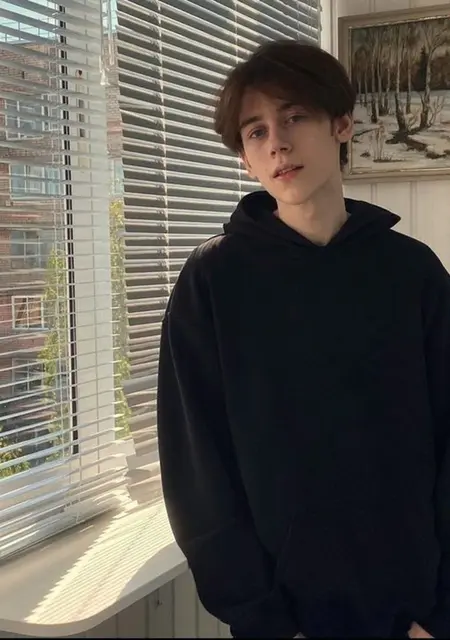 Иван из Москвы, мне 20, познакомлюсь на одну ночь