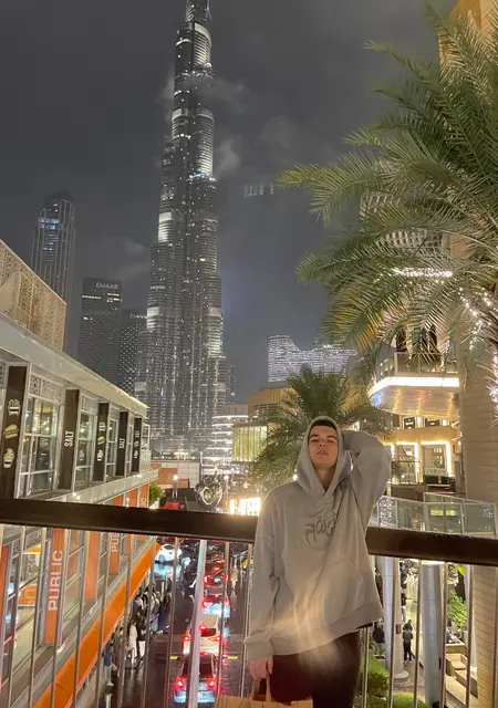 Я Егор, 18, из Саранска, ищу знакомства на одну ночь