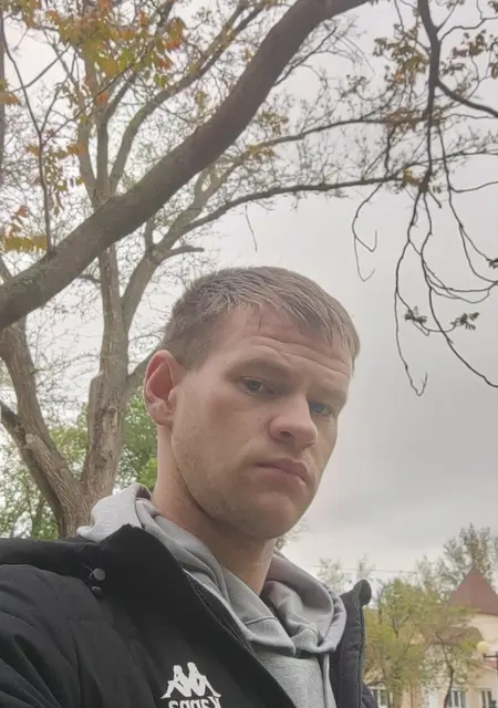 Я Илья, 28, знакомлюсь на одну ночь в Красноперекопске