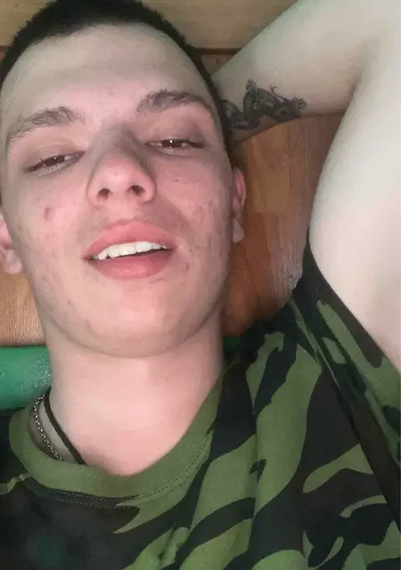 Я Иван, 21, из Благовещенска, ищу знакомства на одну ночь