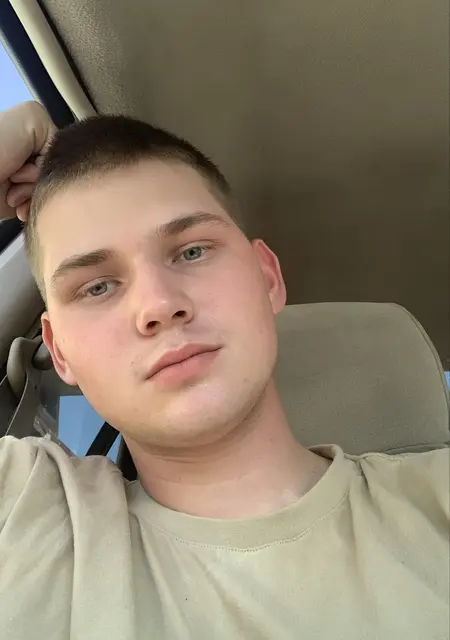 Я Ivan, 21, из Томска, ищу знакомство для приятного времяпровождения