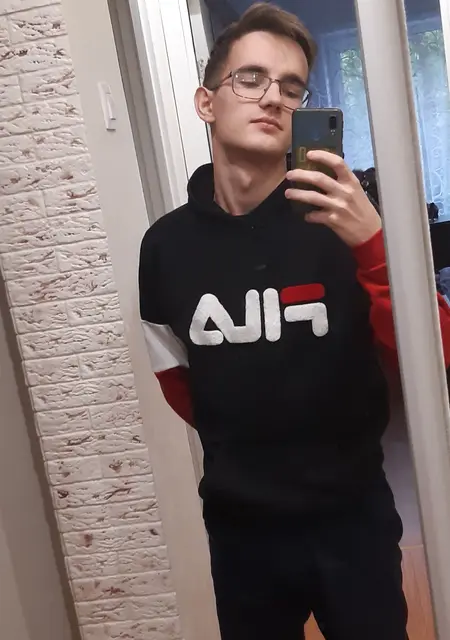 Я Дима, 20, из Смоленска, ищу знакомство для постоянных отношений