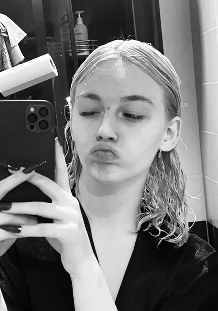 Я Кира, 19, из Перми, ищу знакомства на одну ночь