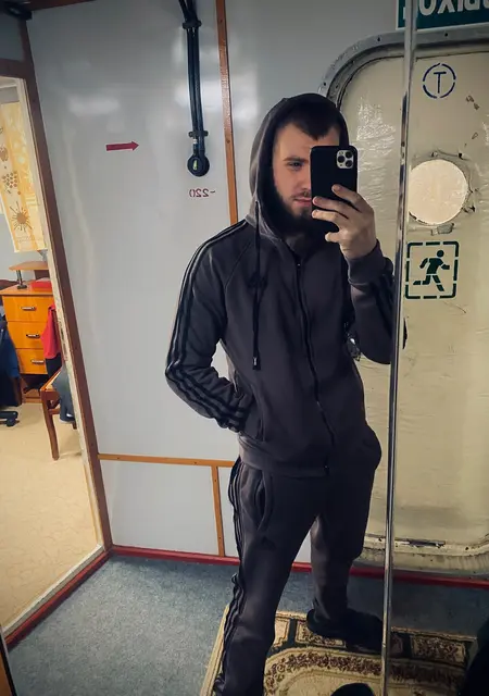 Я Дмитрий, 23, знакомлюсь для общения в Омске