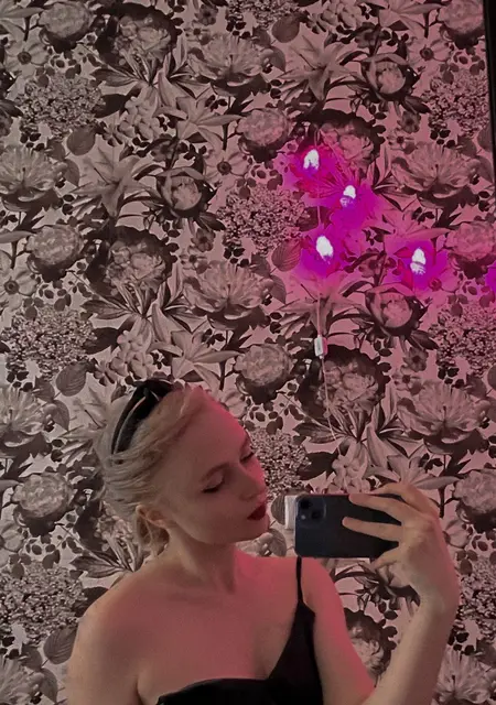 Я Полина, 23, из Вены, ищу знакомство для приятного времяпровождения