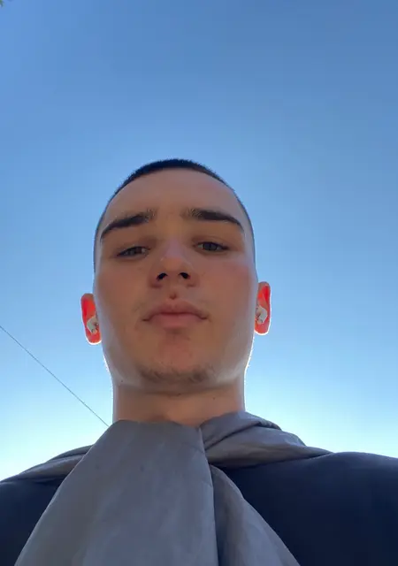 Жора из Симферополя, мне 21, познакомлюсь на одну ночь