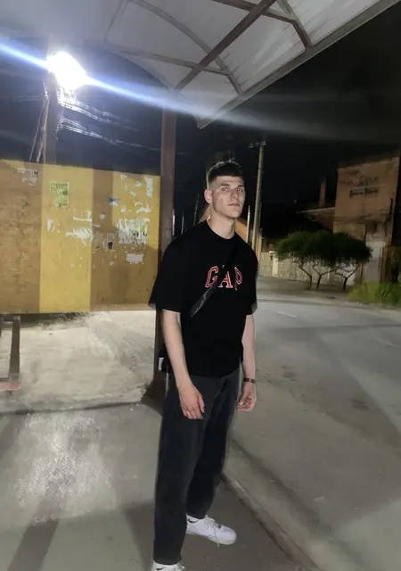 Я Alex, 23, из Ростова-на-Дону, ищу знакомство для постоянных отношений