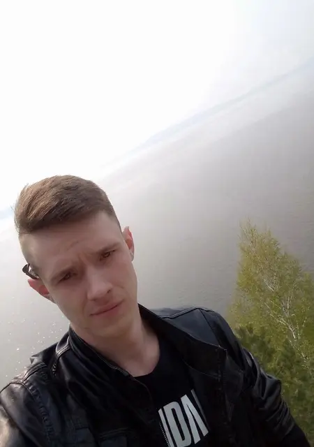 Slava из Глазова, мне 25, познакомлюсь на одну ночь