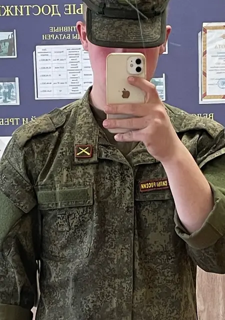 Я Максим, 19, из Коврова, ищу знакомства без обязательств