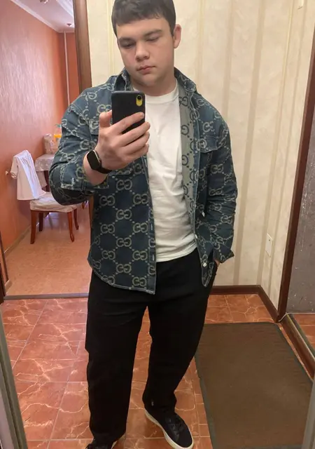 Артем из Архипо-Осиповки, мне 21, познакомлюсь без обязательств