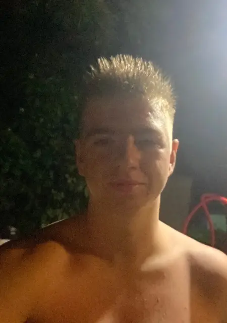 Мэкс из Кневичей, мне 20, познакомлюсь на одну ночь