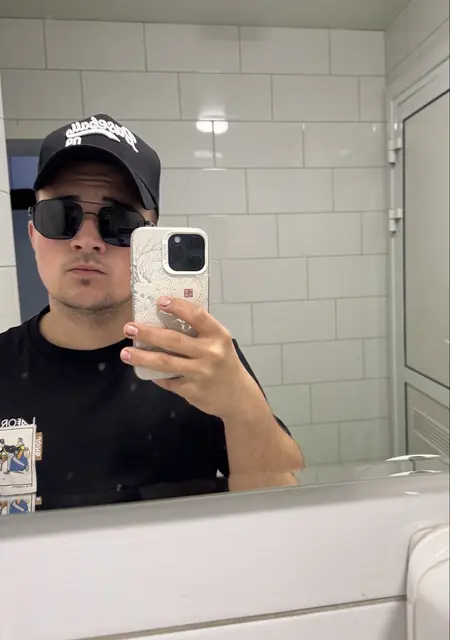 Владимир из Новосибирска, мне 21, познакомлюсь для дружбы