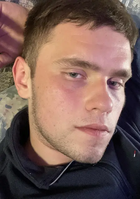 Я Кирилл, 20, из Энгельса, ищу знакомства без обязательств