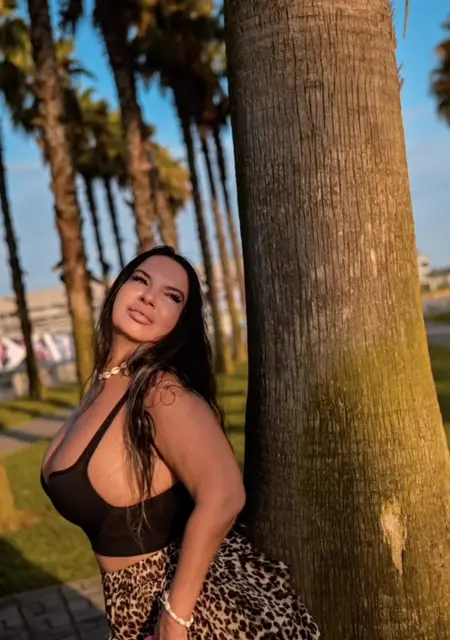 Натали из Саратова, ищу на сайте знакомства без обязательств