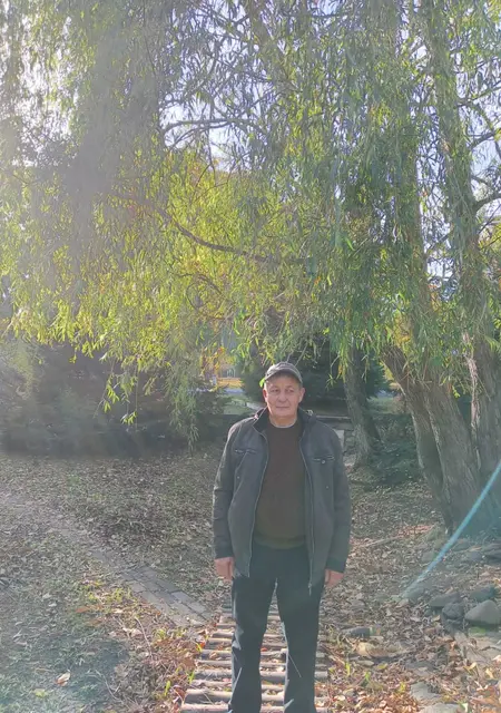 Я Анатолий, 58, из Благовещенска, ищу знакомства без обязательств