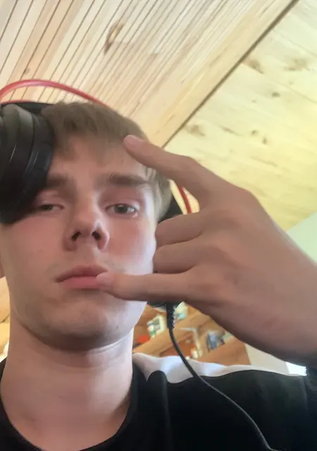 Ванька из Воткинска, мне 18, познакомлюсь для общения