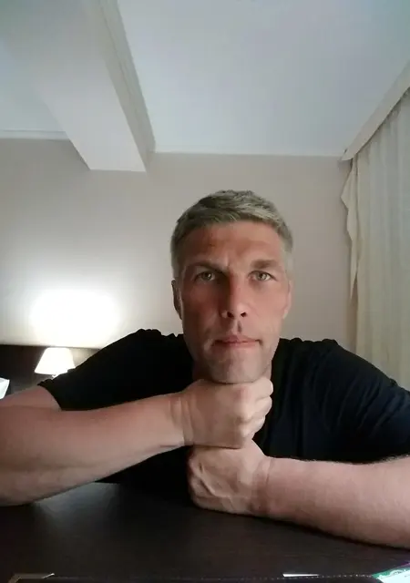 Я Илья, 53, из Астрахани, ищу знакомства без обязательств