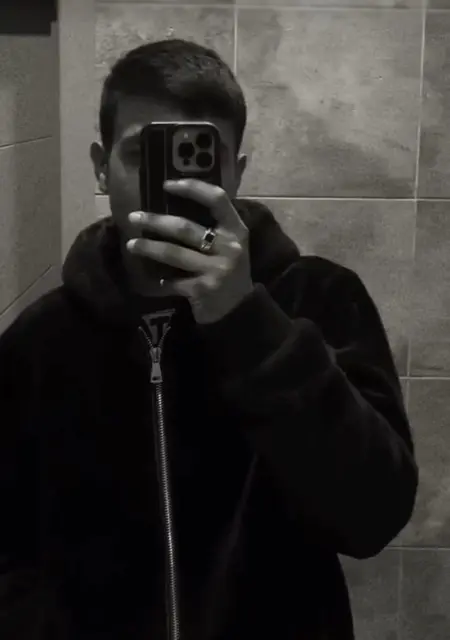 Я Юра, 19, знакомлюсь без обязательств в Челябинске