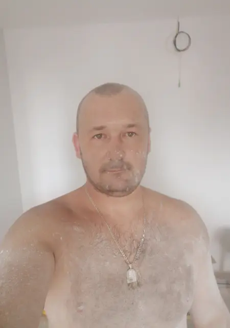 Я Юрий, 40, из Гомеля, ищу знакомства на одну ночь