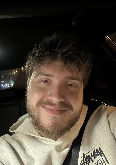 Я Александр, 27, знакомлюсь без обязательств в Томске