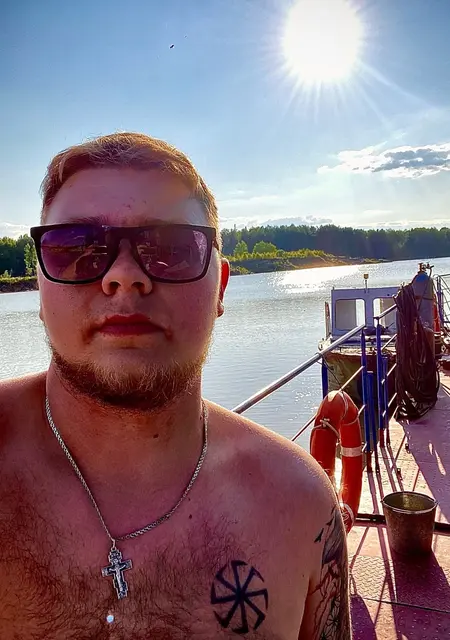 Павел из Нижневартовска, мне 29, познакомлюсь для открытые отношения