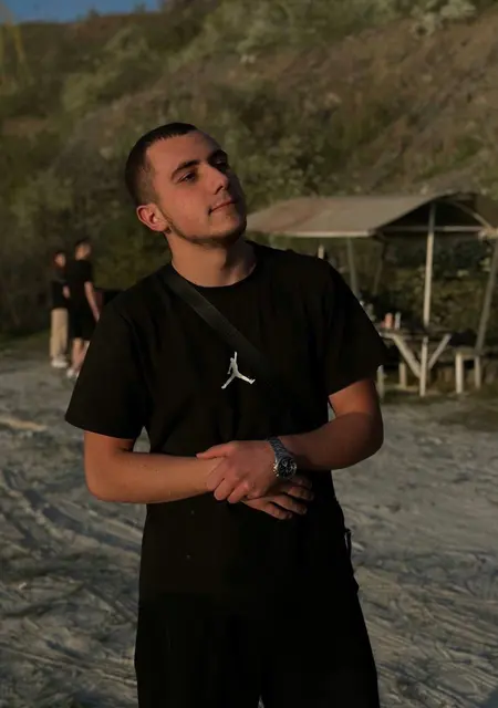 Я Георгий, 20, из Донецка, ищу знакомство для дружбы