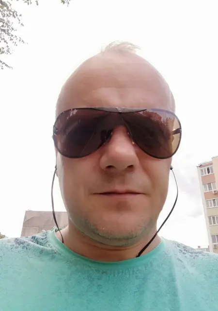 Алекс из Отрадного, мне 44, познакомлюсь на одну ночь