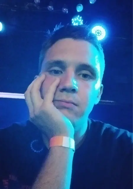 Я Богдан, 23, из Колпина, ищу знакомство для постоянных отношений