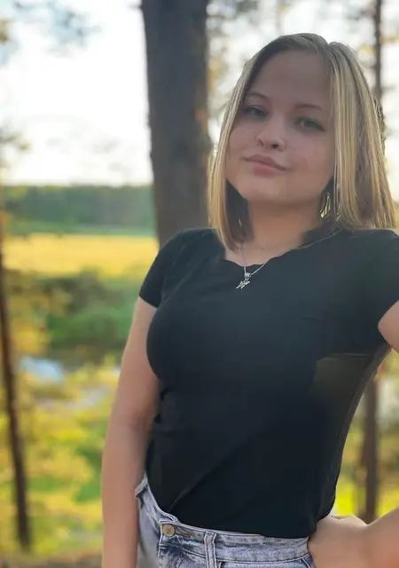 Александра из Вышнего Волочка, мне 25, познакомлюсь для вирта