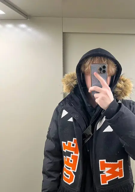 Я Костя, 19, из Санкт-Петербурга, ищу знакомства без обязательств