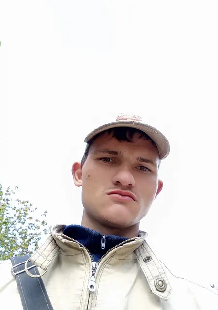 Саша из Барановичей, мне 26, познакомлюсь для общения