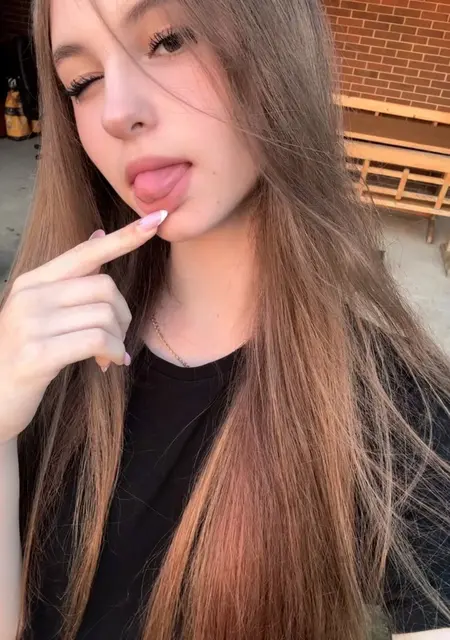 Я Лиза, 18, из Москвы, ищу знакомство для совместных путешествий