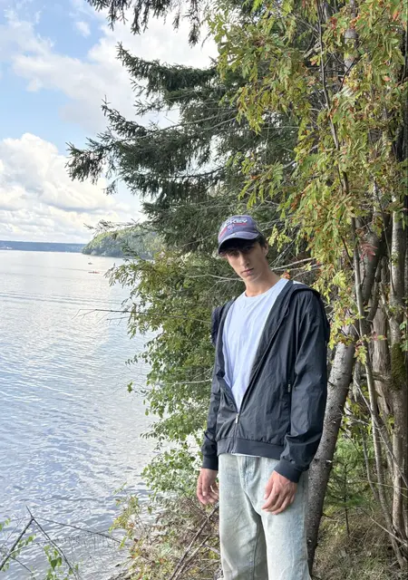 Я Владимир, 18, знакомлюсь без обязательств в Москве