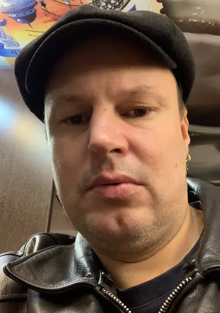 Я Валентин Л, 44, из Великого Новгорода, ищу знакомство для общения