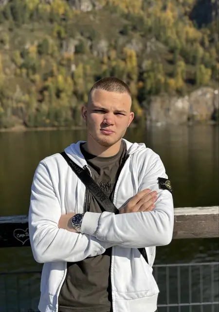 Сережа из Железногорска, мне 20, познакомлюсь без обязательств